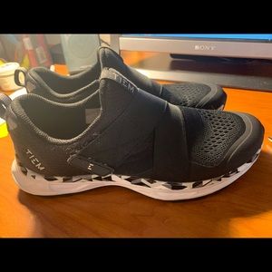 Tiem Slipstream Black Geometric Cycling Shoes with cleats installed size W10